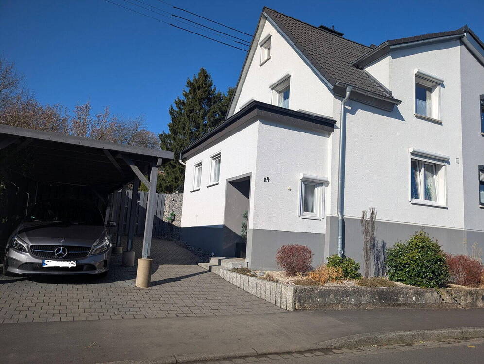 Thumbnail-Umfangreich modernisierte, hochwertige Doppelhaushälfte mit Carport, traumhaftem Garten & Teich