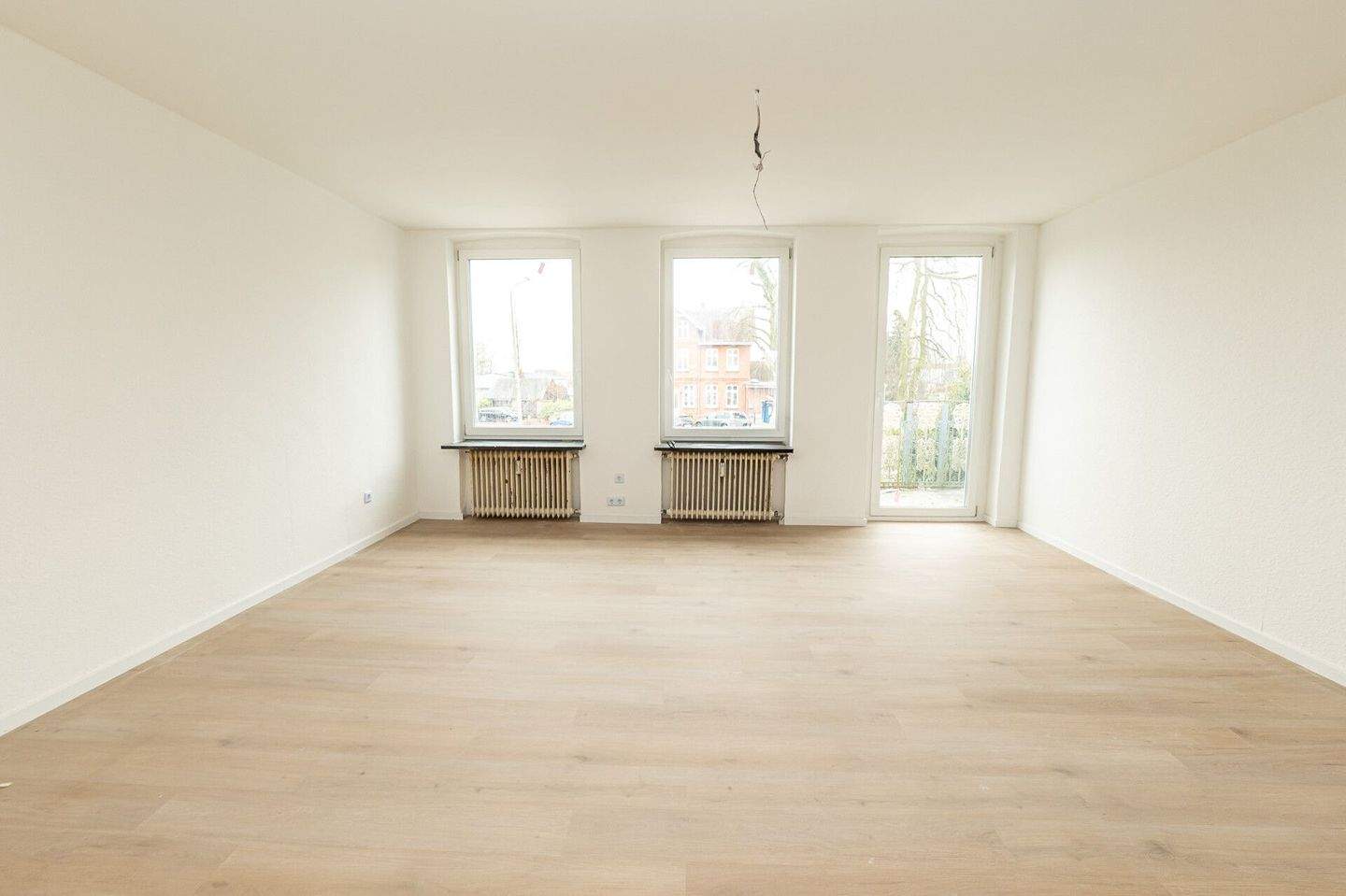 Thumbnail-Frisch sanierte 3,5-Zimmer-Wohnung mit Balkon und Einbauküche - ca. 82 m² Wohnfläche, bezugsfertig ab 1. Juni 2026