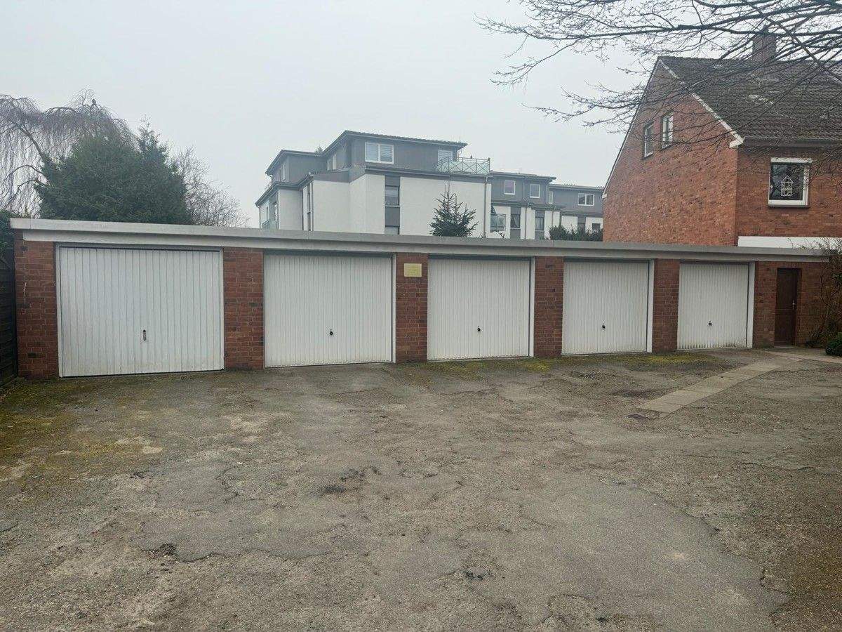 Thumbnail-Garagenhof mit fünf Garagen und einem Abstellraum in Lübeck-St. Lorenz-Nord (Musikerviertel)