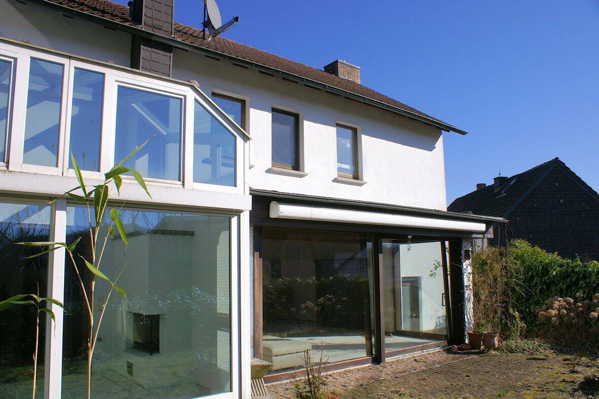 Thumbnail-Einfamilienhaus mit Einliegerwohnung und Doppelgarage in Ruppichteroth