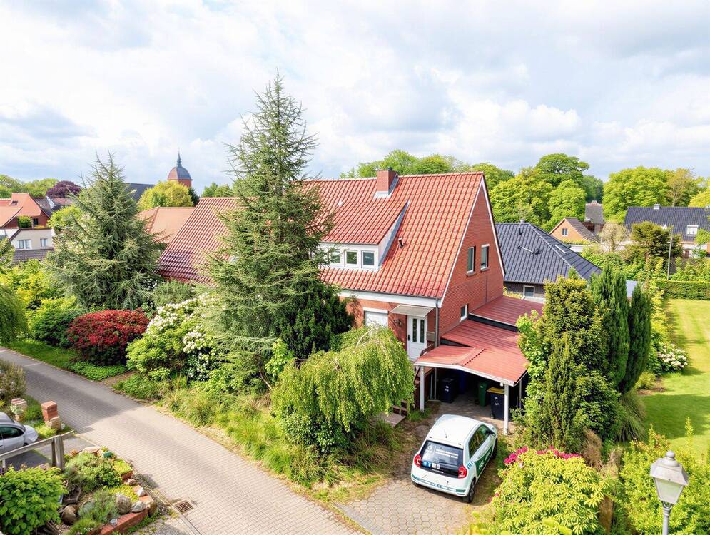 Thumbnail-Geräumiges Doppelhaus mit Nebengebäude im Ortszentrum