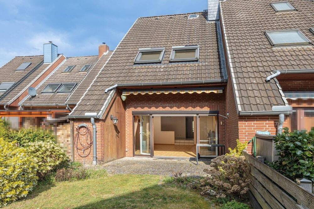 Thumbnail-Versetztes Reihenmittelhaus mit sonnigem Garten