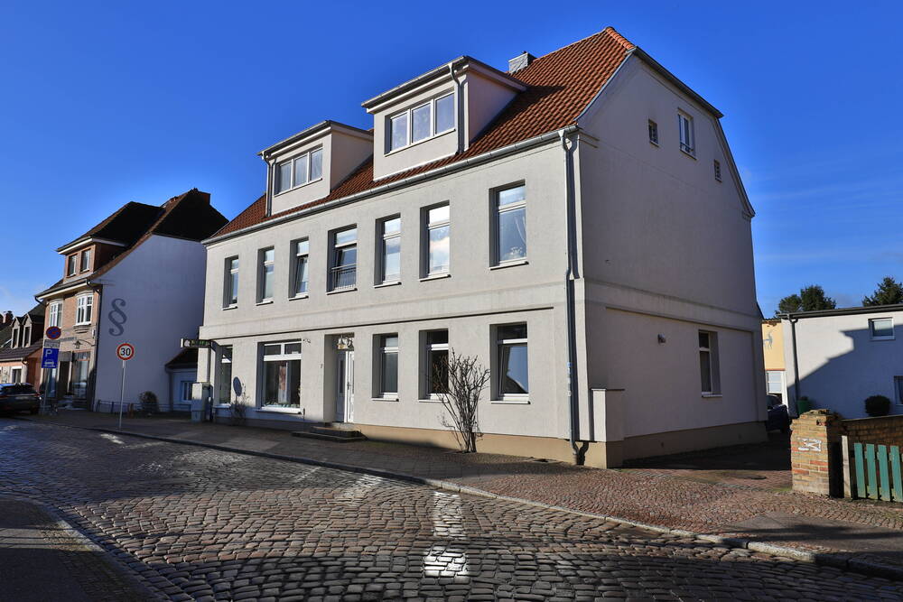 Mehrfamilienhaus mit Gewerbeeinheit