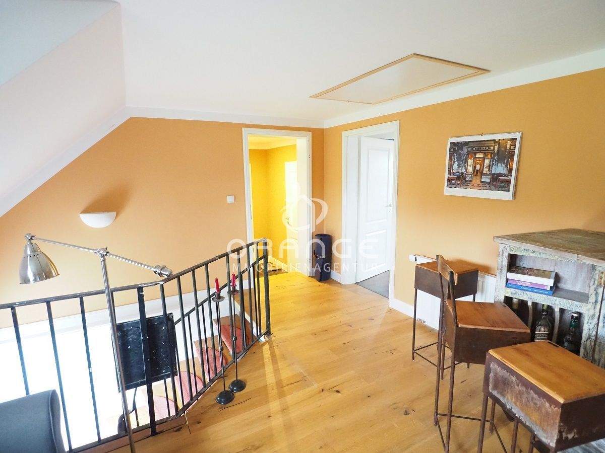 Thumbnail-* Wohnen im Grünen - Zweifamilienhaus mit großem Grundstück und viel Freiraum *