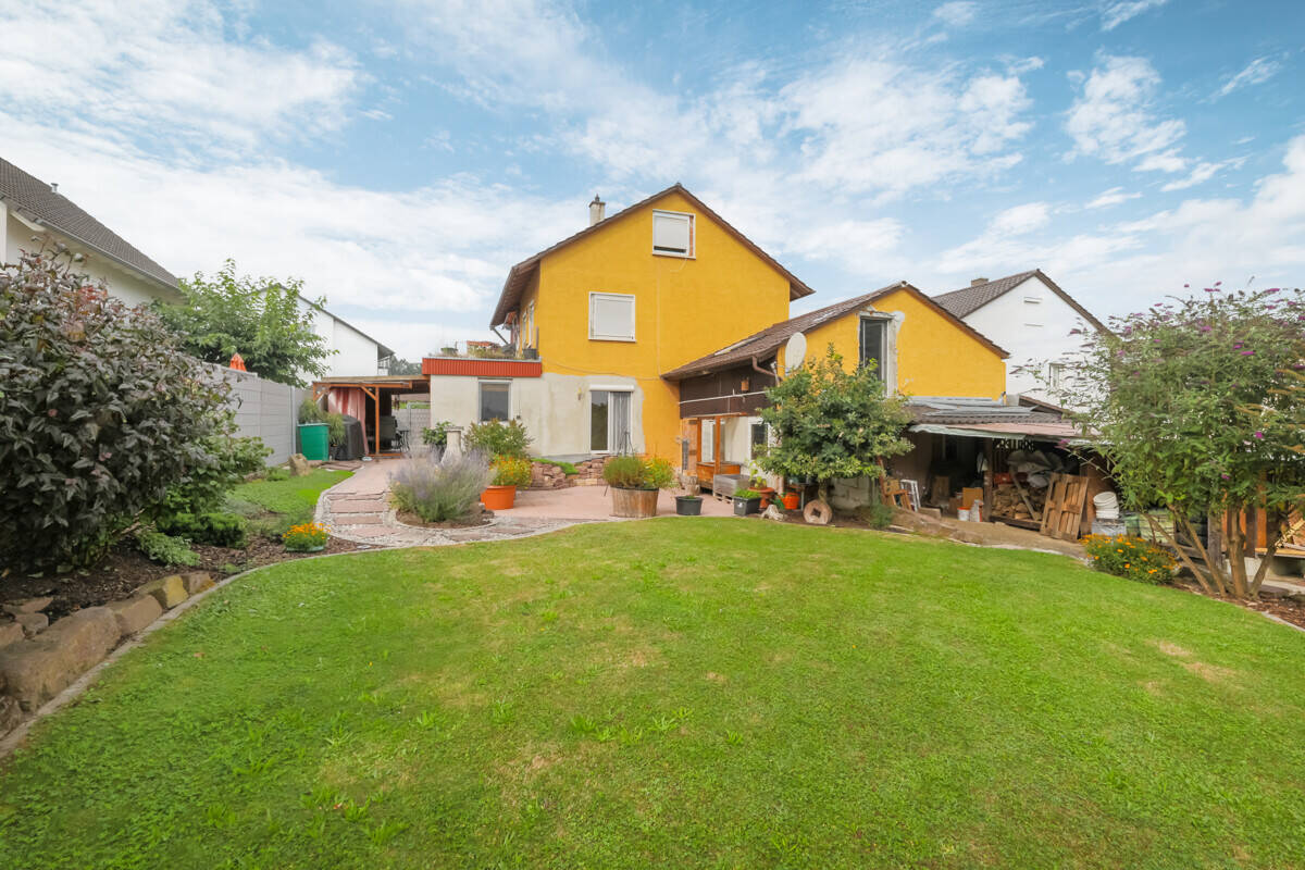 Thumbnail-Freistehendes Mehrgenerationenhaus mit gepflegtem Garten in ruhiger Lage