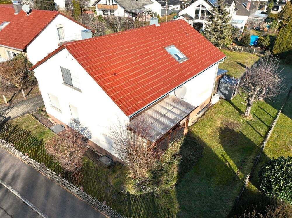 Thumbnail-Ihr neues Zuhause hat einen Garten mit 700 m² Grundstück, und eine Wohnfläche mit ca. 132 m², 6 Zimmer