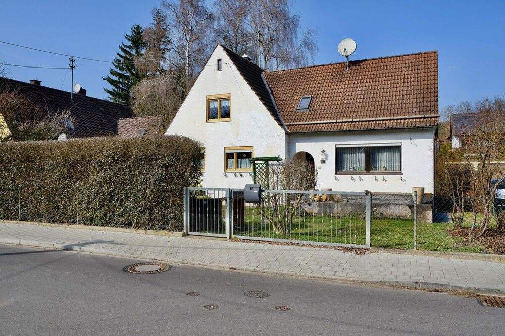 Thumbnail-Freistehendes Einfamilienhaus mit Potenzial