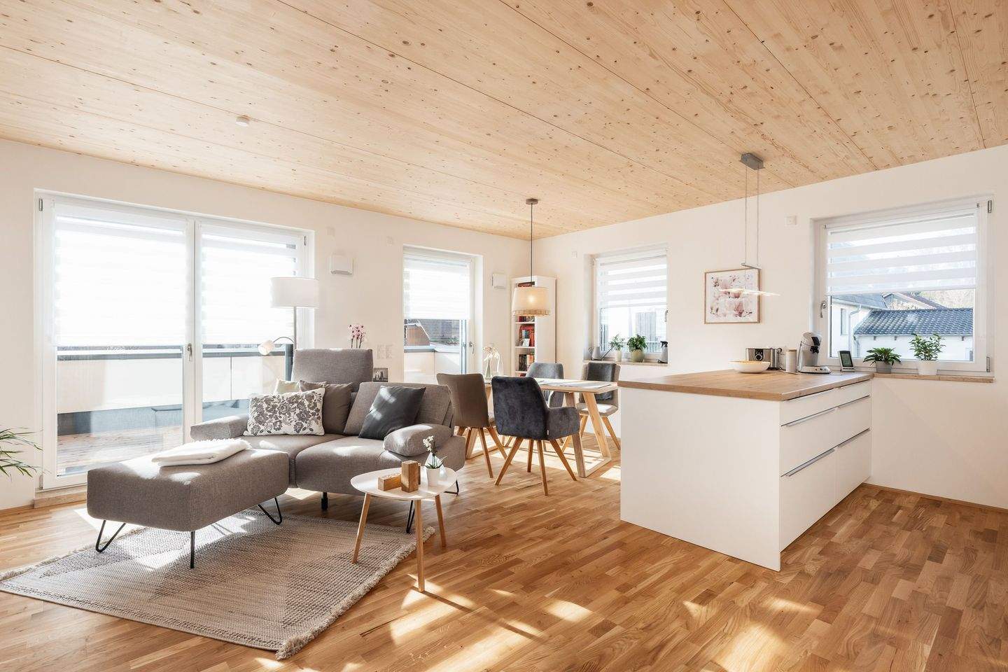 Thumbnail-Moderne 3-Zimmer-Wohnung mit Balkon und Tageslichtbad