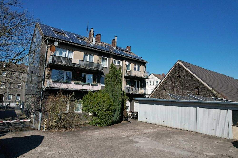 Thumbnail-MEHRFAMILIENHAUS MIT GROßER GEWERBEFLÄCHE UND ACHT GARAGEN IN DORTMUND-EVING