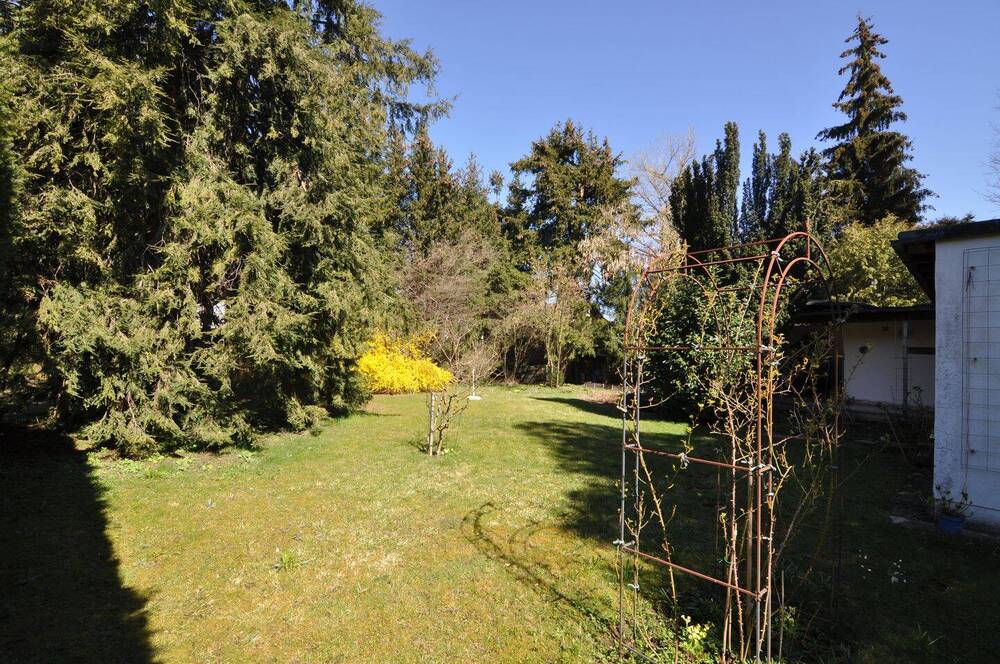 Thumbnail-* Erstinserat * Grundstück für attraktive Neubebauung, nah zum Grünwalder Ortskern