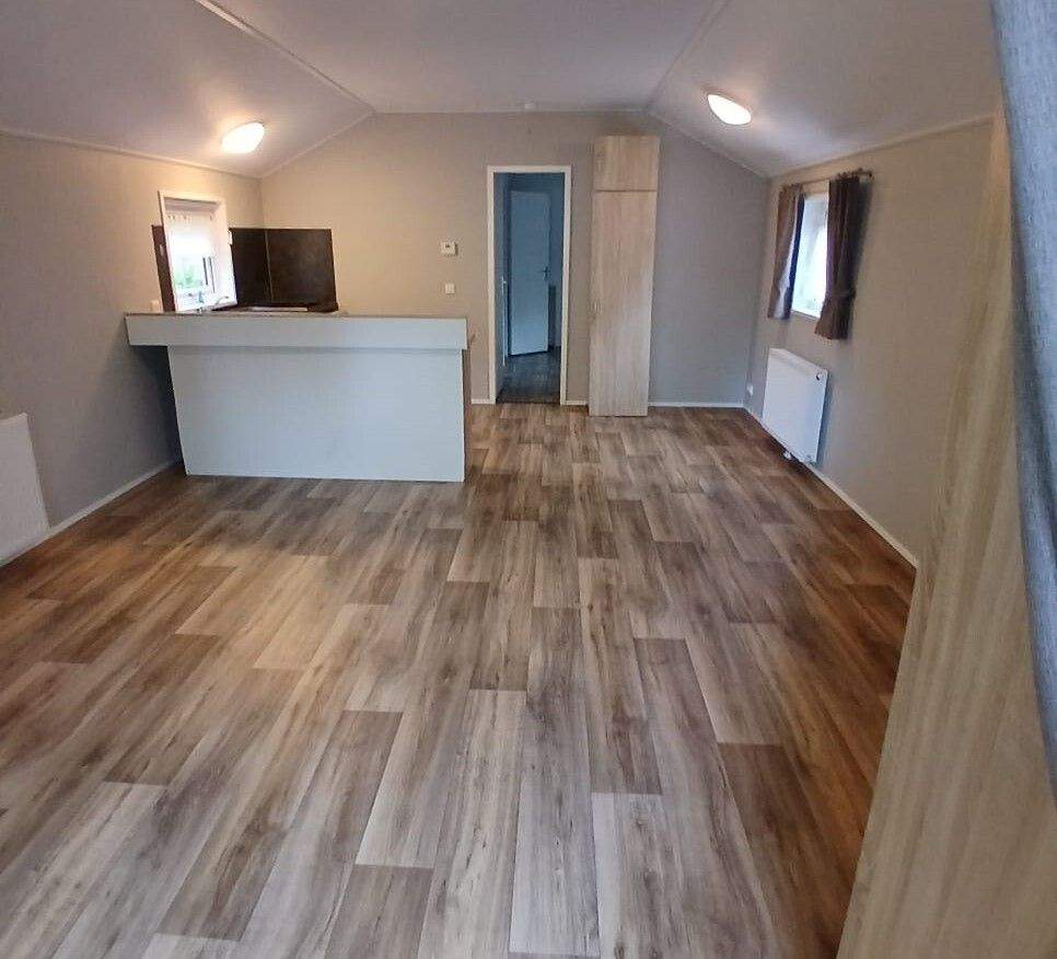 Thumbnail-Mobilheim mit überdachter Terrasse, Gartenhaus und Stellplatz