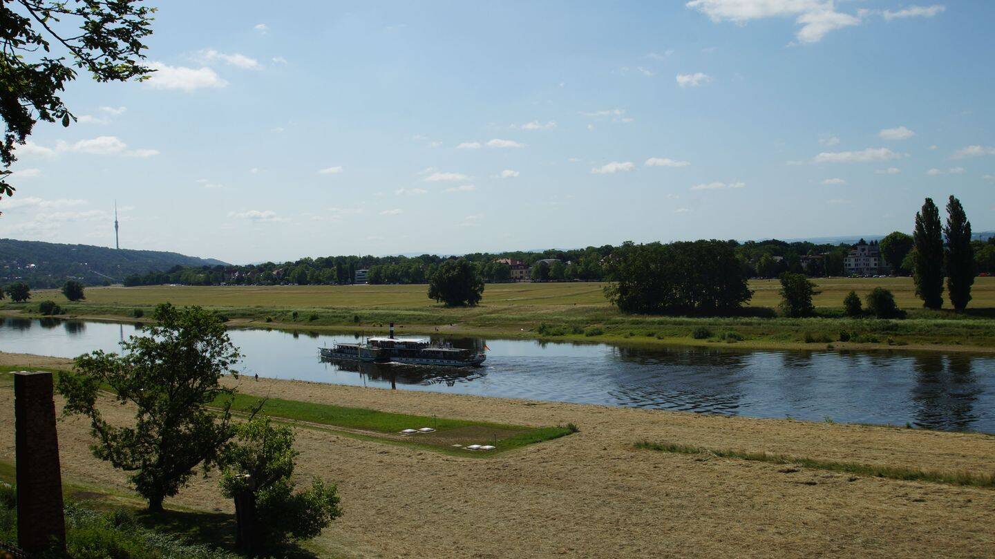 Thumbnail-Premium-Baugrundstück in Dresden am Elbhang mit Elb-Panorama mit medialer Erschließung und Baugenehmigung