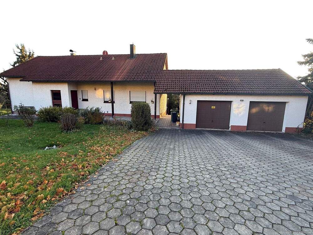 Thumbnail-Großzügiges Ein-Zweifamilienhaus, 2116 m² Grund, 237 m² Wohnfl., Bestlage in Marloffstein