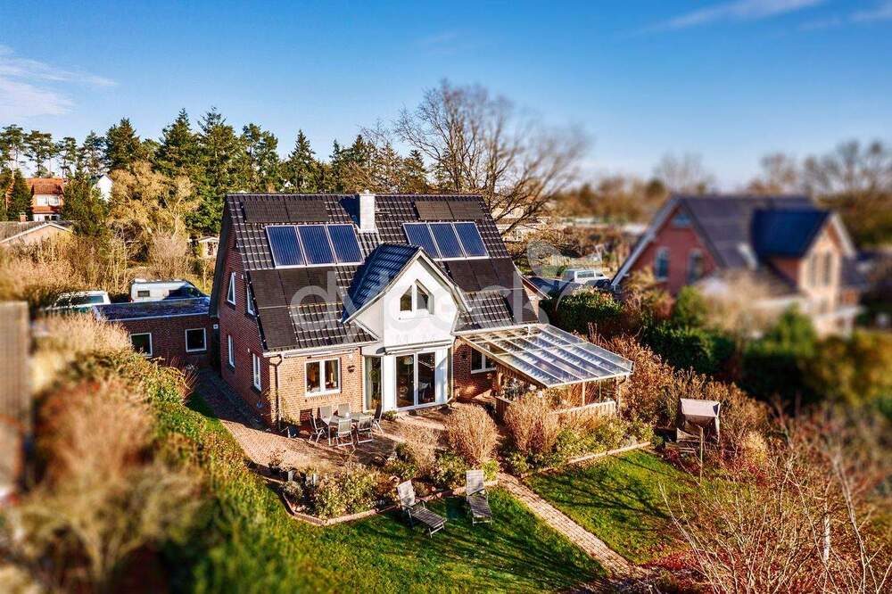 Thumbnail-Energieeffizienzklasse A+. Exklusives Architektenhaus mit Einliegerwohnung in Feldrandlage.