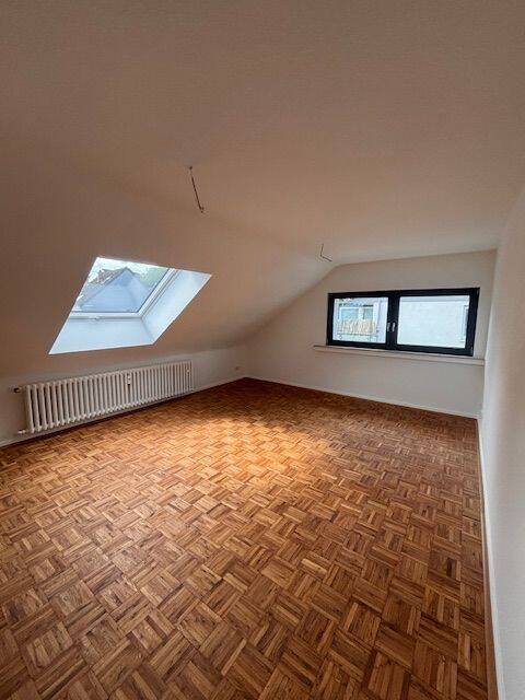 Thumbnail-Bildschönes DG - Frisch Renoviert - 3 Räume - Küche - neues Wannenbad m. Fenster - Stellplatz