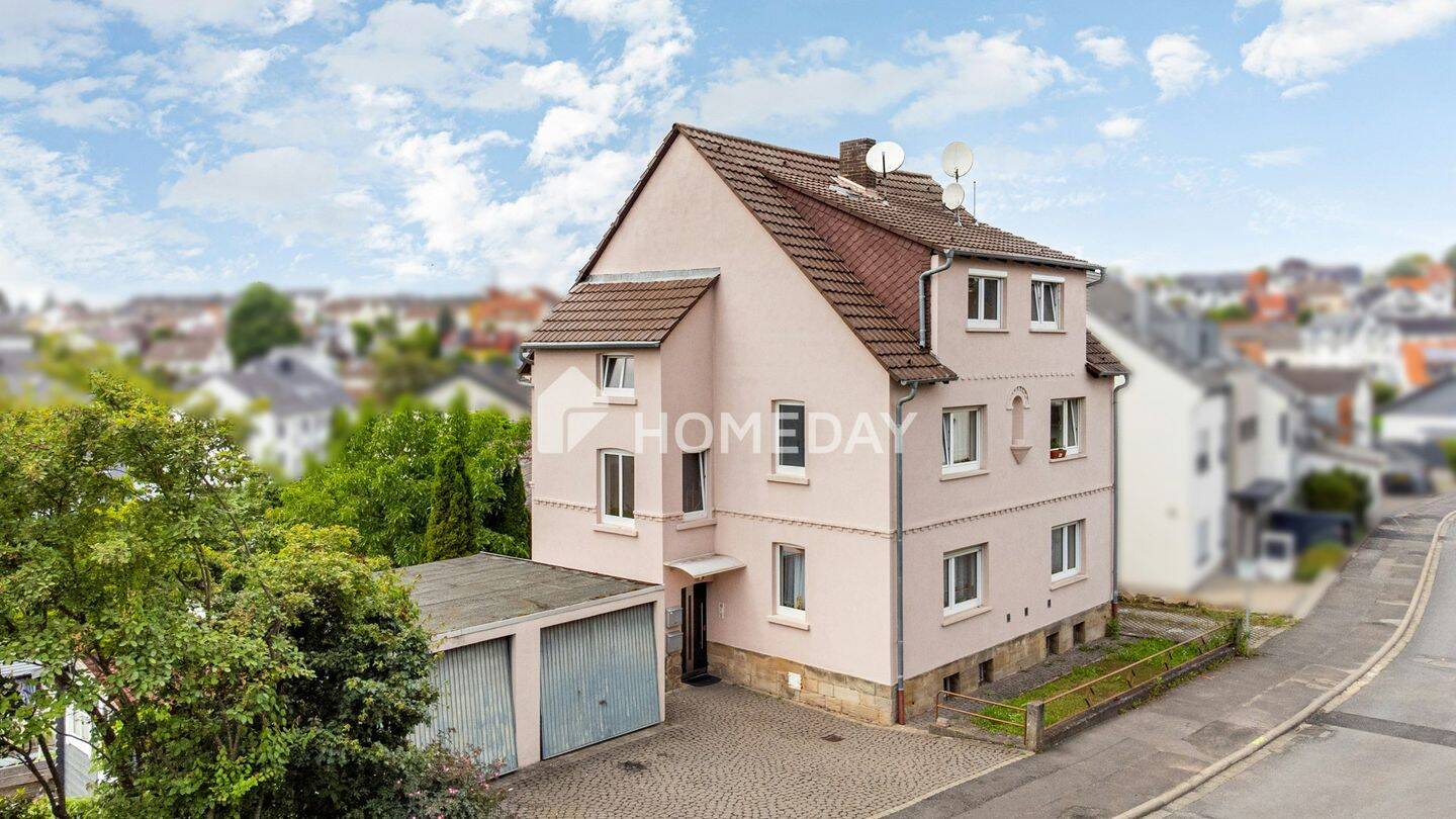 Thumbnail-Gepflegtes 3-Familienhaus mit 245 m² Wohnfläche, Scheune, Garagen und Garten in Petersberg