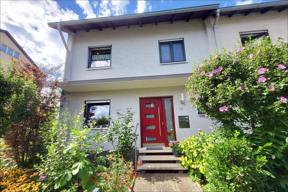 Thumbnail-Sehr gepflegtes REH mit vielen Möglichkeiten! Garage und Stellplatz!