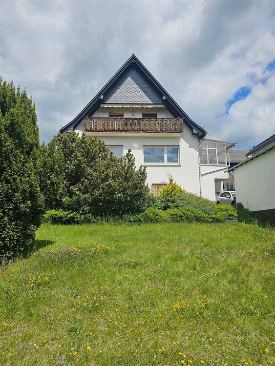 Thumbnail-Gepflegtes Zweifamilienhaus mit großem Grundstück, Weitblick und vielseitigem Potenzial