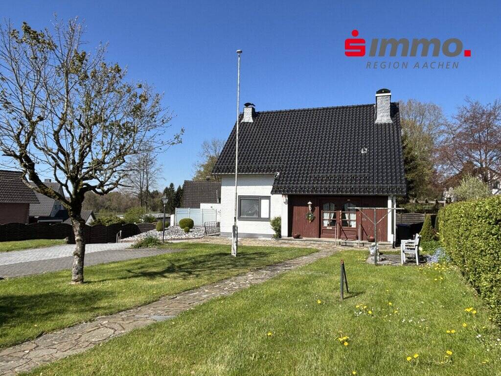 Thumbnail-Freistehendes Einfamilienhaus mit Garage in zentraler Lage