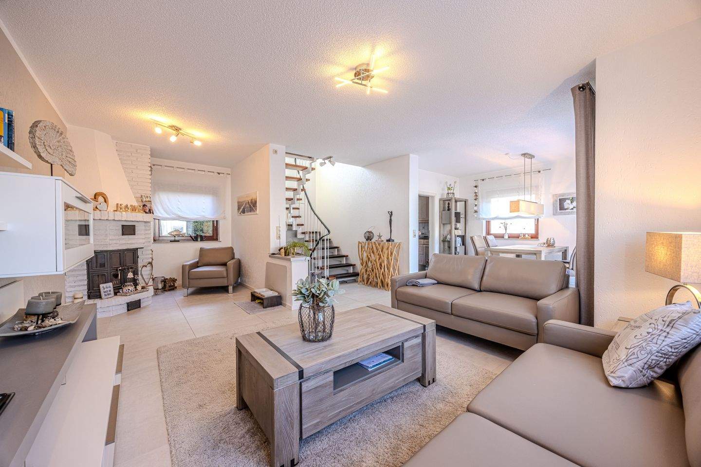 Thumbnail-Gepflegtes Einfamilienhaus mit Südterrasse und Weitblick in familienfreundlicher Lage