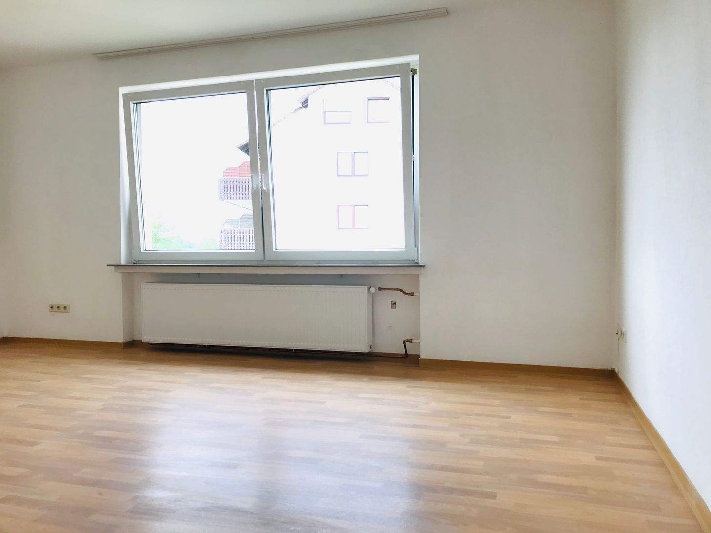 Thumbnail-HELL & GERÄUMIG: 3-Zimmer mit Abstellraum, Wannenbad und Balkon im 1.OG!