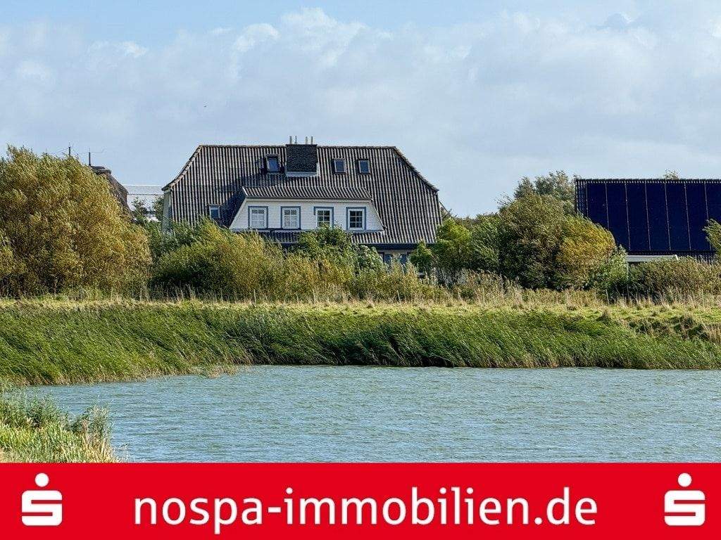 Thumbnail-Doppelhaushälfte zzt. in 2 WE aufgeteilt mit Blick auf einen kleine See direkt hinter dem Außendeich