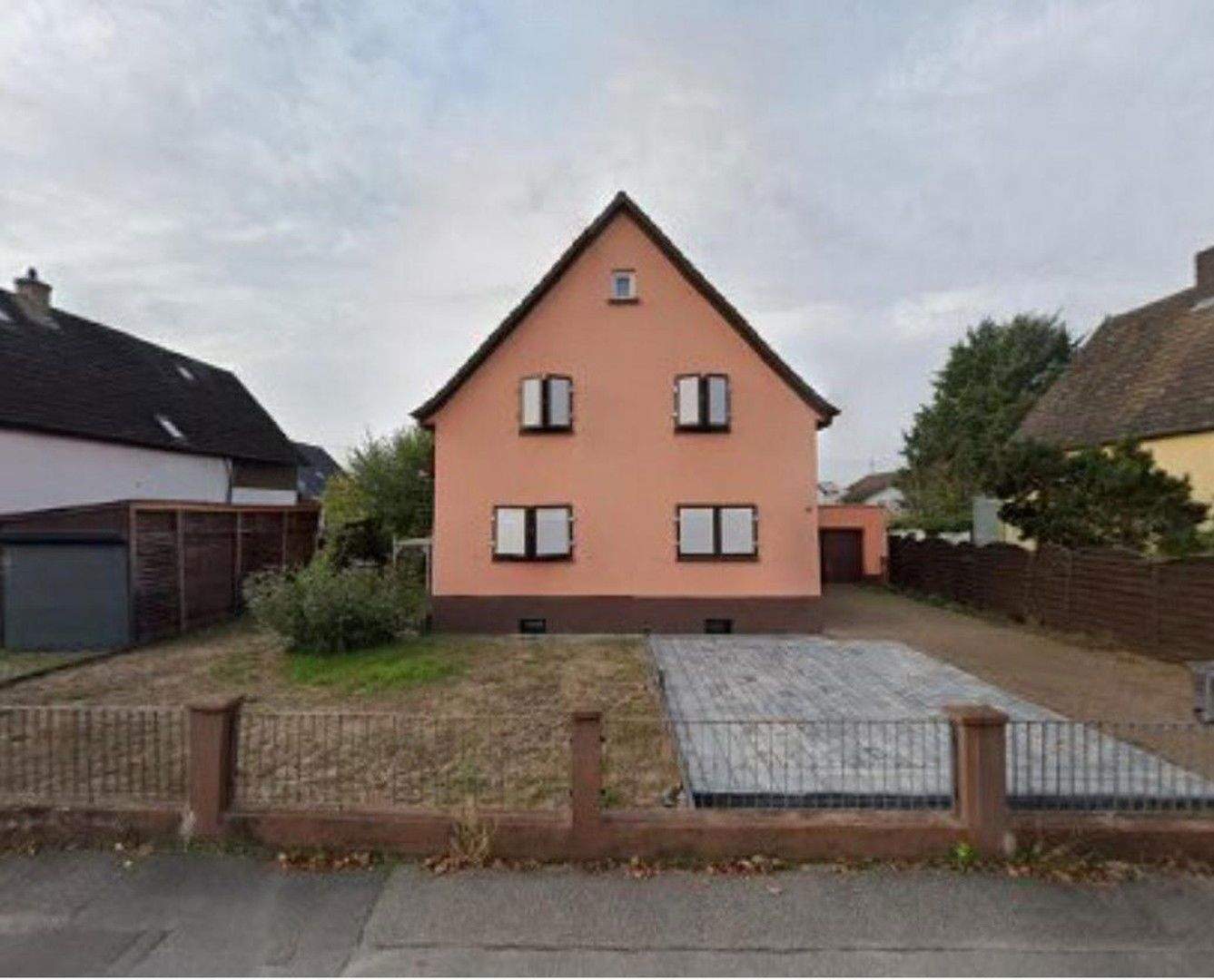 Thumbnail-2 Familienhaus + Baugrundstück für freistehendes Haus