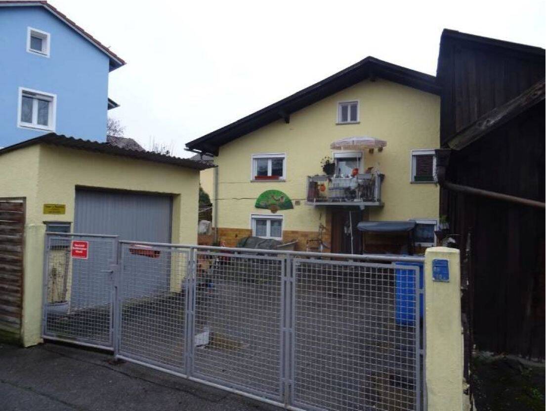 Thumbnail-ZWANGSVERSTEIGERUNG: Nicht freistehendes Einfamilienhaus samt Einzelgarage und Scheune in Ruhstorf