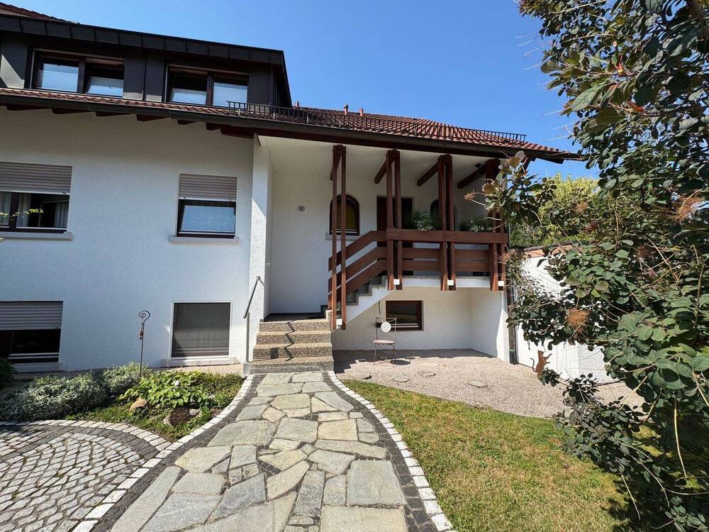 SP vor Haus li Seite.jpg