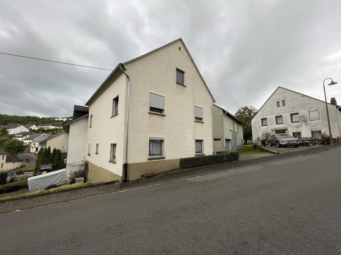 Thumbnail-Einfamilienhaus mit großer Scheune in Horath