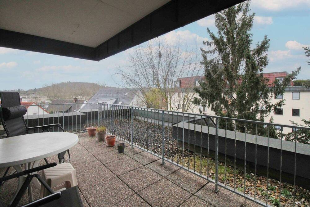 Thumbnail-Charmante 3-Zimmer-Etagenwohnung mit großzügigem Balkon und Carport in attraktiver Lage