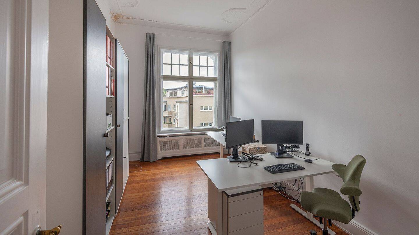 Thumbnail-Helle Altbau-Büroräume am Viktoria-Luise-Platz - flexibel und möbliert
