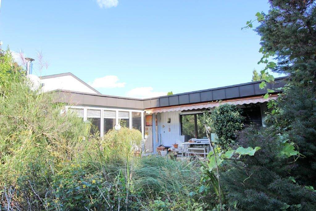 Thumbnail-Bungalow mit großem Garten und altem Baumbestand