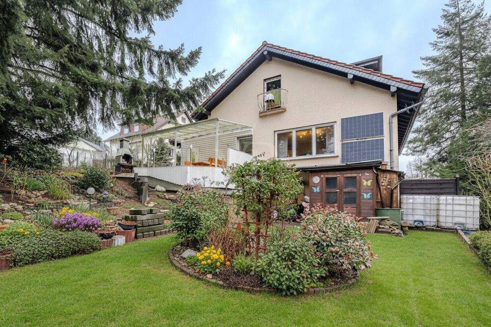 Thumbnail-Großes Familiendomizil mit Einliegerwohnung in zentraler Lage mit Fernblick, Garten, Garage und Hof