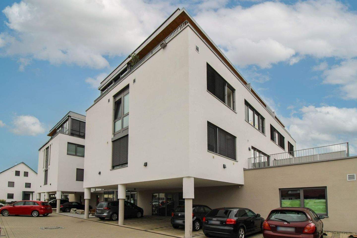 Thumbnail-Neuwertige Zwei-Zimmer-Penthouse Wohnung mit schöner Dachterrasse, Aufzug und EBK in Dietenheim