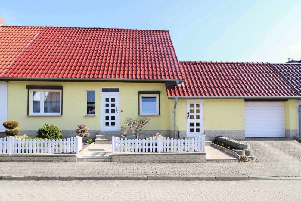 Thumbnail-Charmantes Reihenmittelhaus mit Einlieger-Ferienwohnung inklusive großem Grundstück und Garage