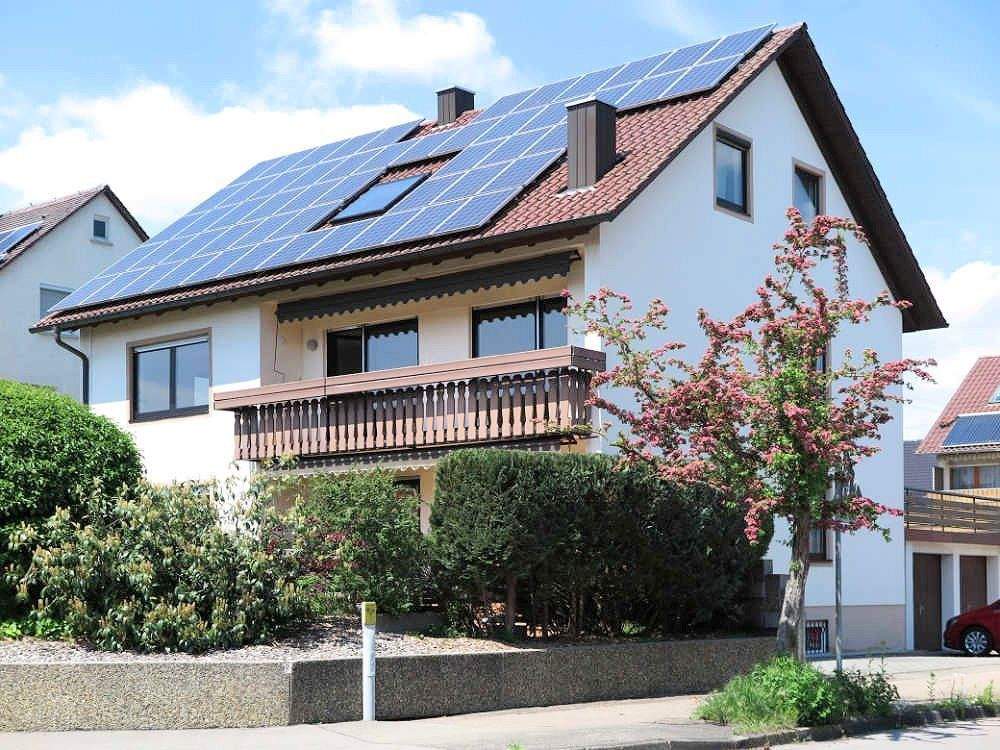 Thumbnail-Langenau Ortsrand gepflegte 3-Zi.-Etagenwohnung im OG mit Balkon, EBK, Garage, Stellpl. + Kaminofen