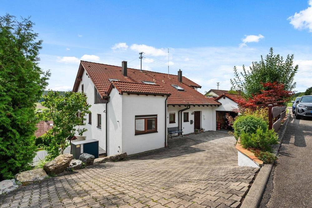 Thumbnail-Wohnen mit Weitblick: Doppelhaushälfte in traumhafter Hanglage von Simmozheim