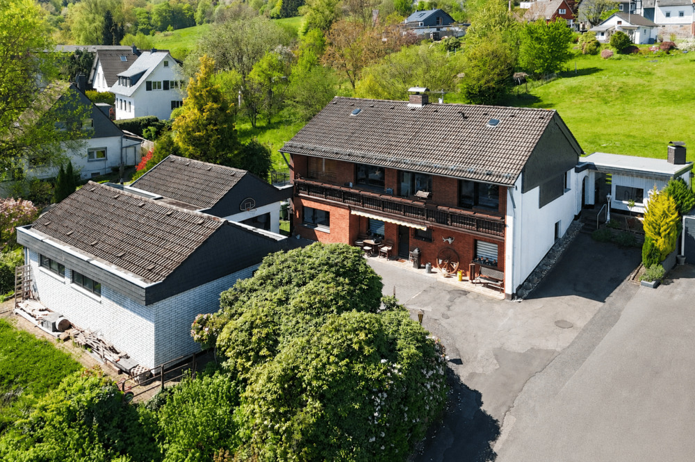 Thumbnail-Freistehendes Einfamilienhaus - Wohnen mit Fernblick und Poolhaus