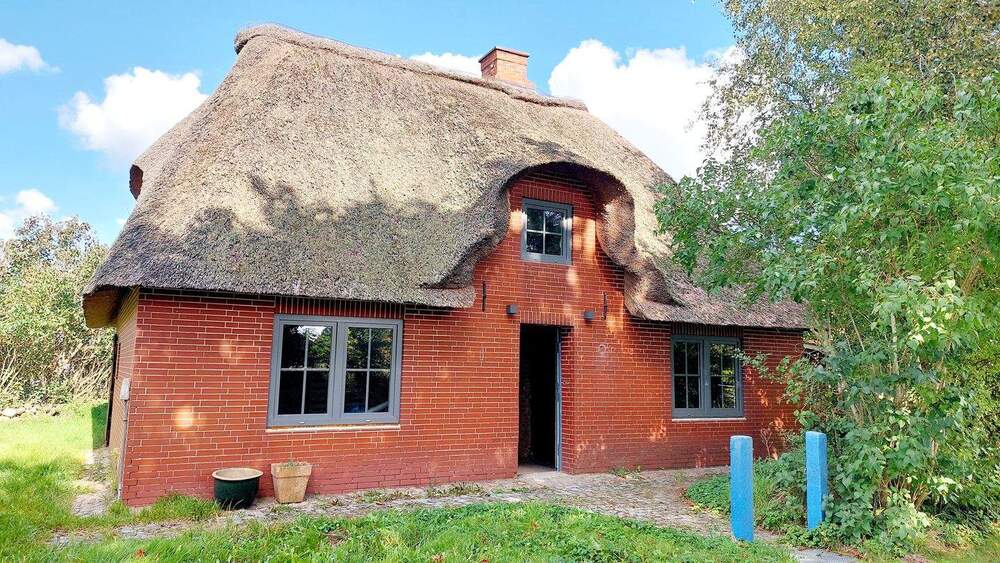 Thumbnail-Seltenes Küstenobjekt nahe der Nordsee - Historisches Reetdachhaus zur individuellen Fertigstellung