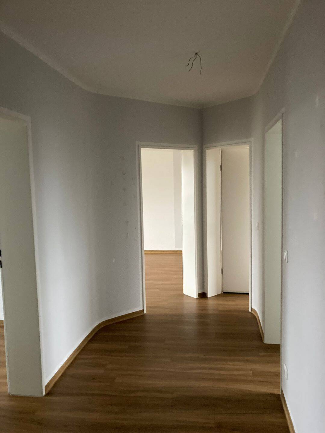 Thumbnail-Schöne 4-Zimmer-Wohnung mit Balkon zu vermieten!