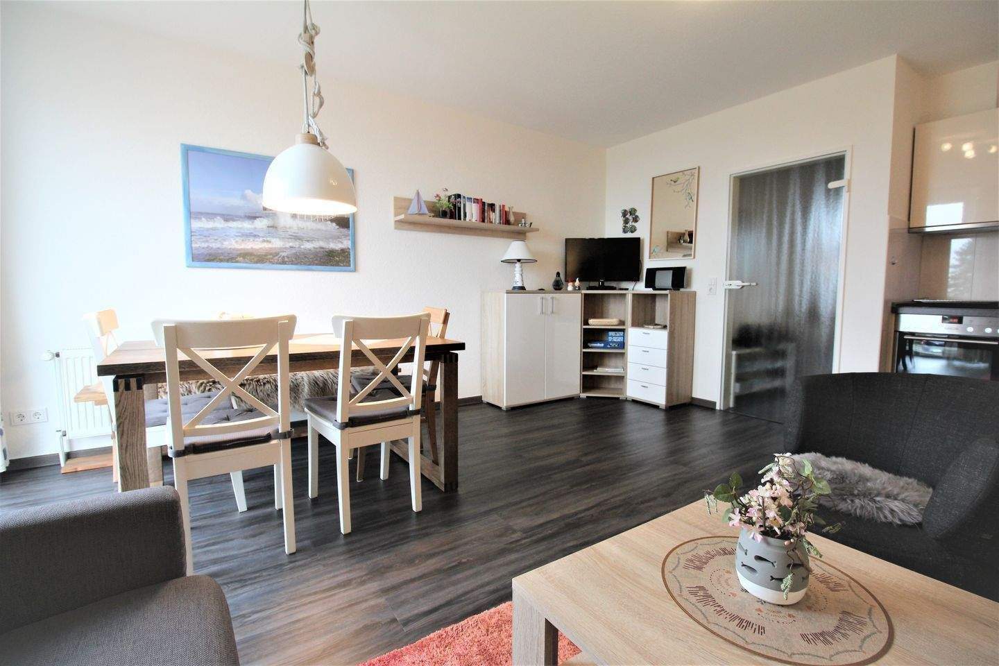 Thumbnail-150 m zum Strand und Seeblick inklusive - dieseWohnung könnte bald Ihre sein!