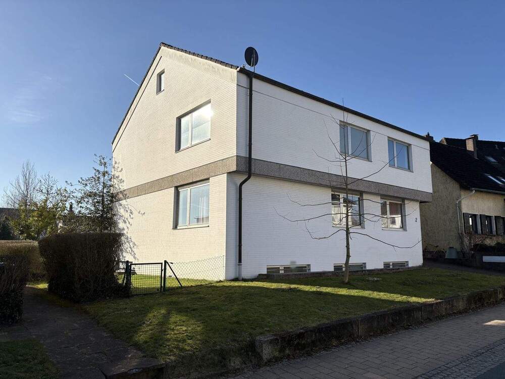 Thumbnail-Großzügiges Wohnhaus mit viel Potenzial in zentraler Lage von Barntrup!