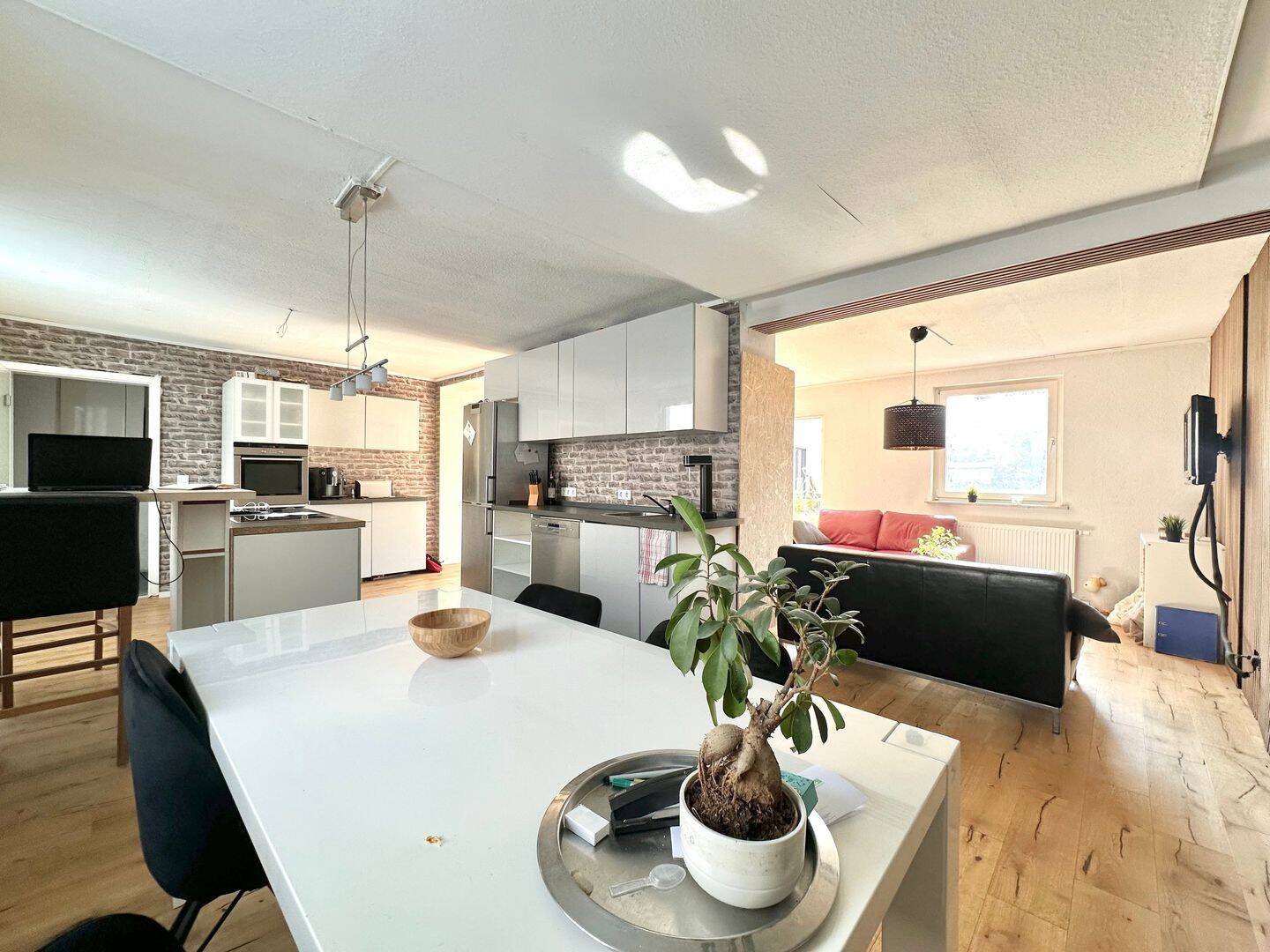 Thumbnail-Ihre Doppelhaushälfte in Bestlage von Refrath mit guter Substanz und klarer Aufteilung und Garten.