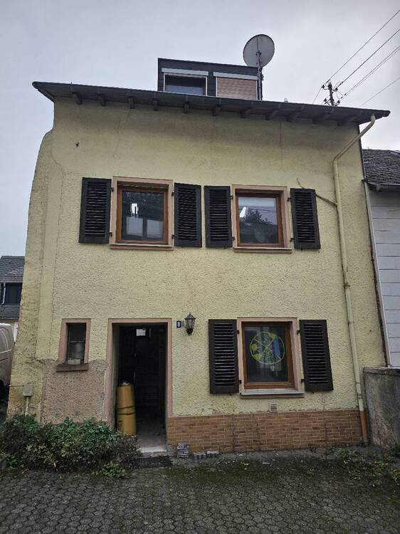 Thumbnail-Kernsanierungsbedürftiges Haus mit viel Potenzial