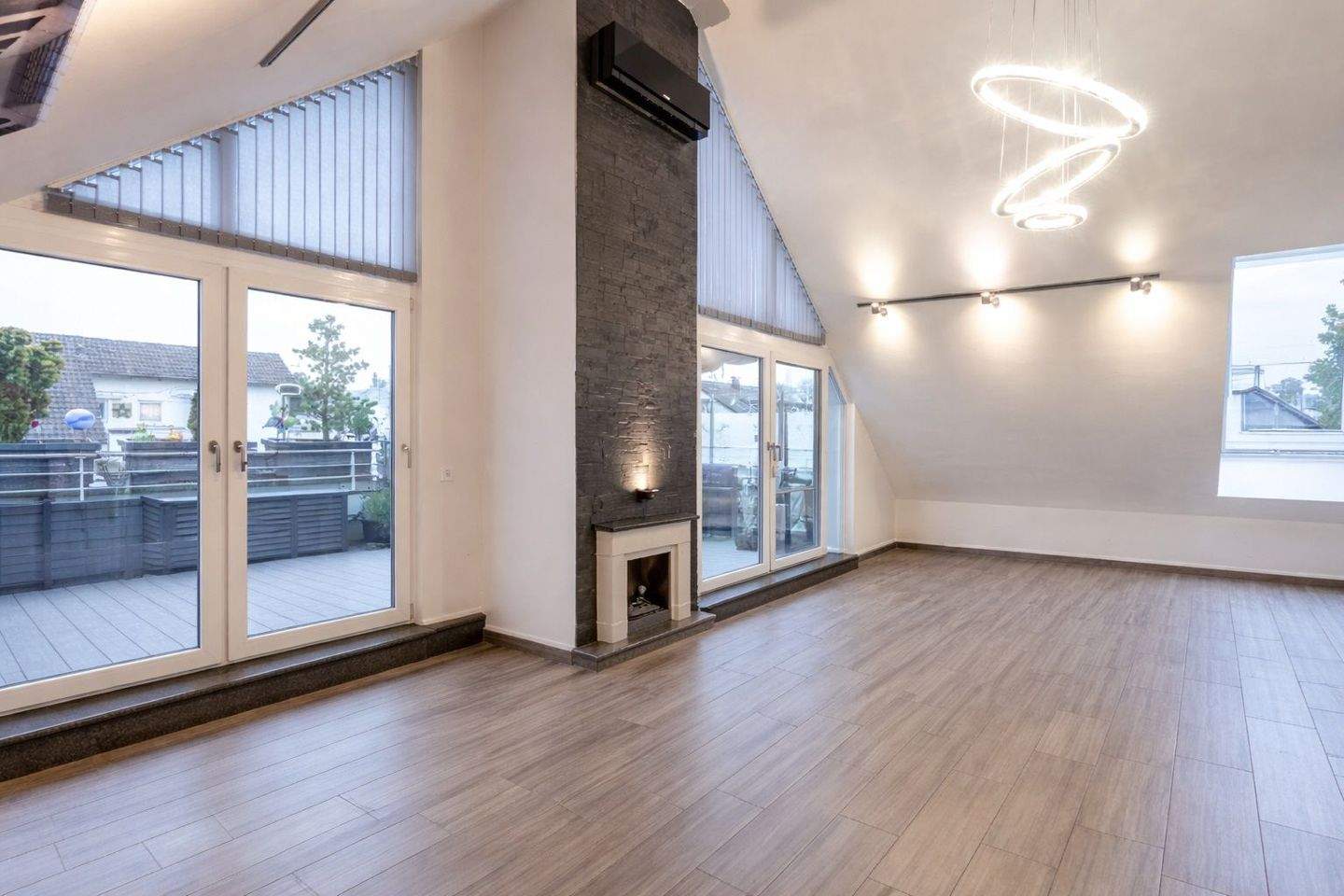 Thumbnail-AIGNER - Stilvoll leben in Olching - Moderne 3-Zimmer-Dachterrassenwohnung mit barrierefreiem Zugang