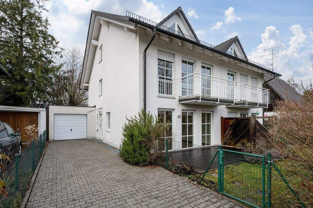 Thumbnail-AIGNER - Großzügige Doppelhaushälfte in Waldtrudering: Ideales Zuhause mit vielseitigem Raumangebot