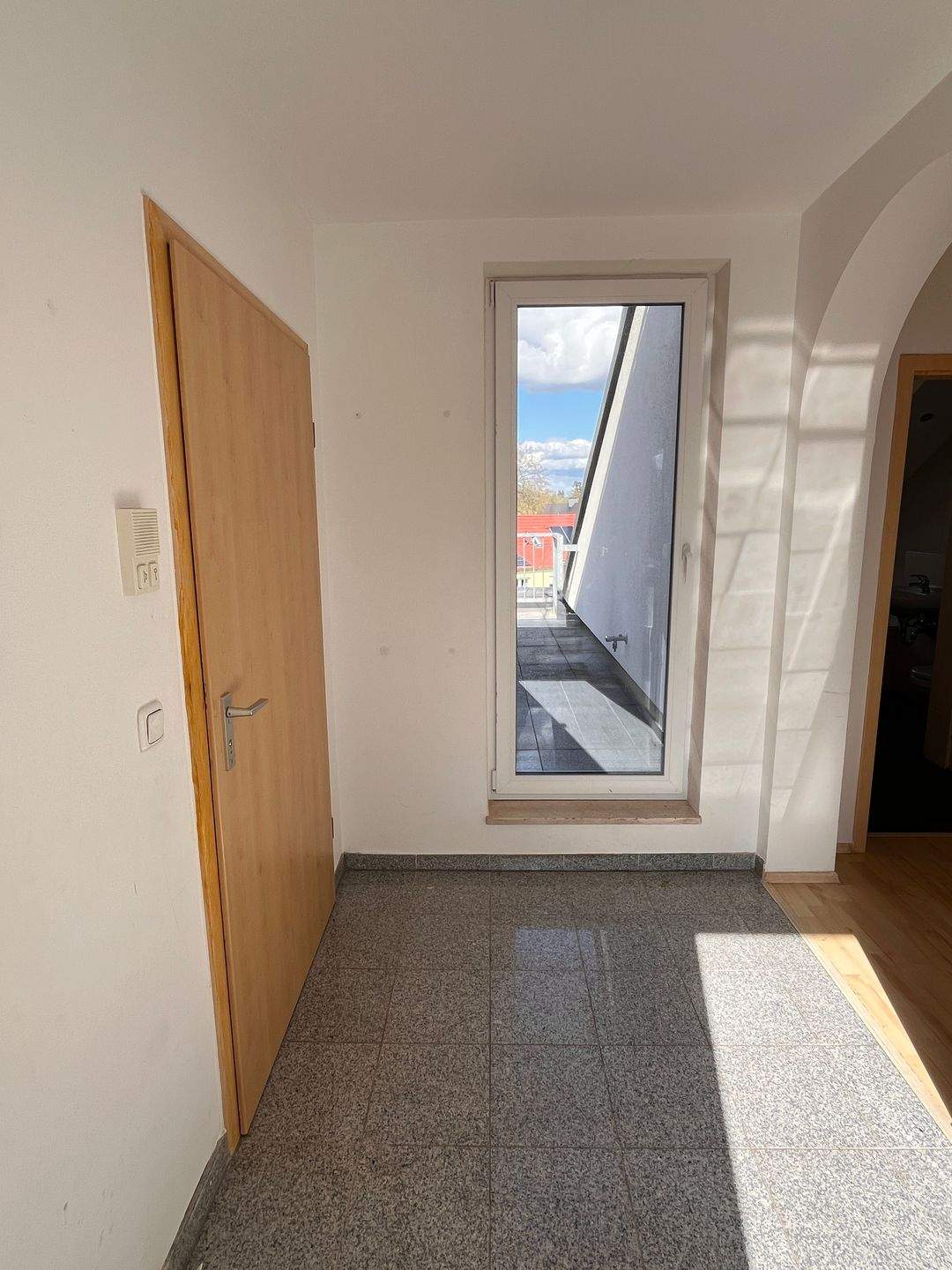 Thumbnail-Geräumige 4-Zimmer-Dachgeschosswohnung im Ortszentrum mit zwei Balkonen