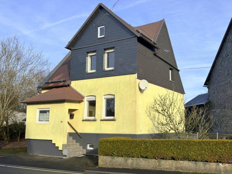 Thumbnail-Kleines renovierungsbedürftiges Einfamilienhaus mit schönem Grundstück in Nister-Möhrendorf