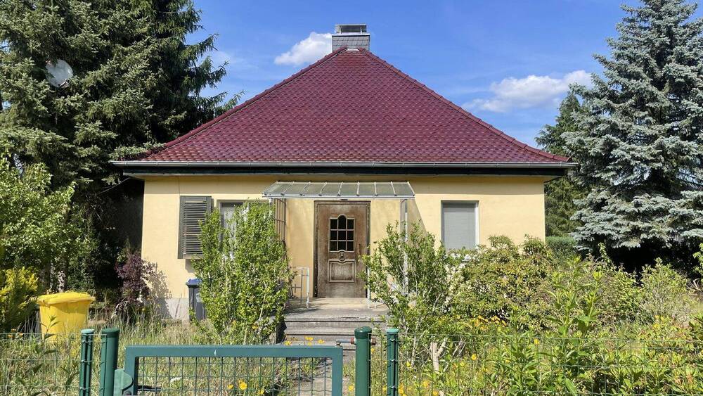 Thumbnail-Kleines Haus mit großem Grundstück